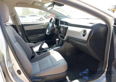 2017 Toyota Corolla Le z USA, uszkodzony, nr VIN 2T1BURHEXHC888369